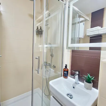 Linden Avenue - Self Check In *