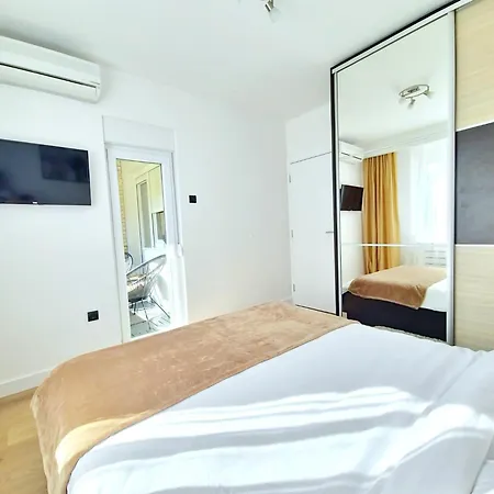 Linden Avenue - Self Check In *