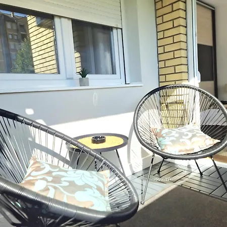 Linden Avenue - Self Check In *