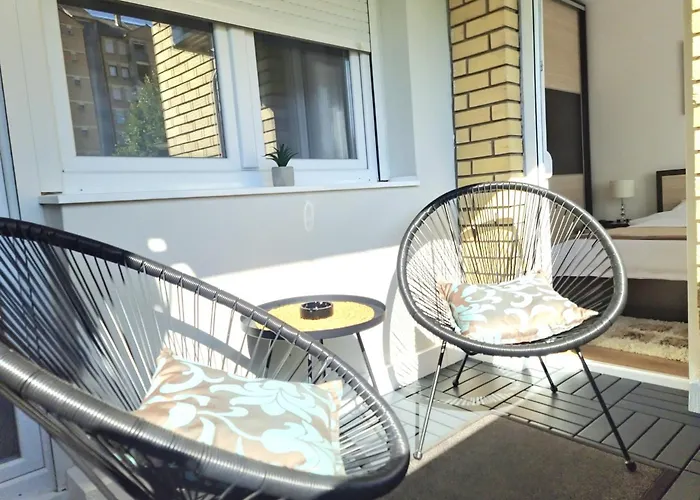 Linden Avenue - Self Check In *